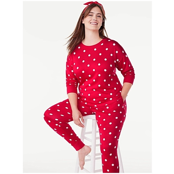 WOMEN’S LONG SLEEVE TEE AND JOGGERS SLEEP SET WITH SOCKS - Picture 1 of 9